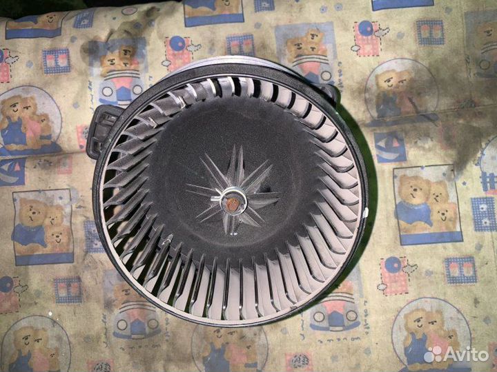 Моторчик печки Kia Rio QL