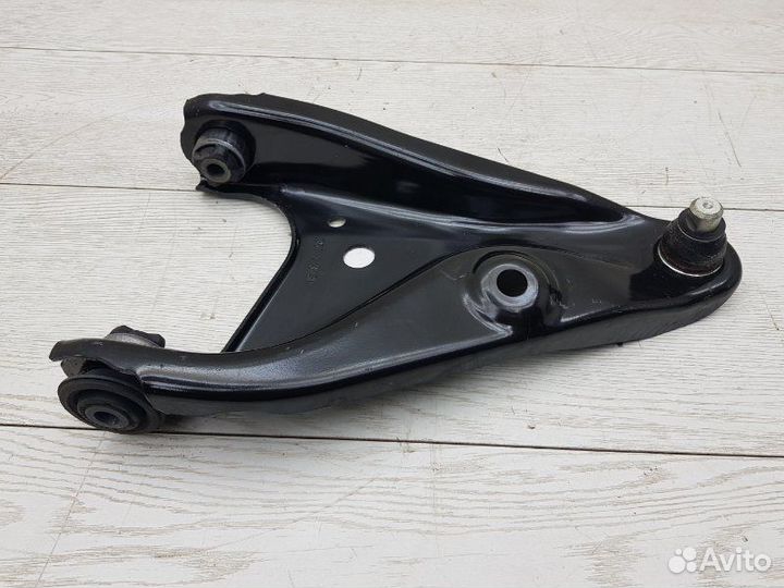 Рычаг передний правый Renault Logan 2