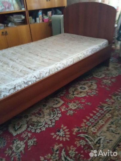 Кровать