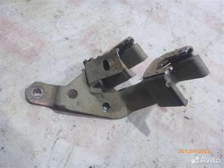 Кронштейн Mitsubishi Outlander CU2W 4G63 2006