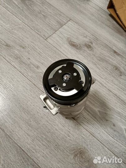 Компрессор кондиционера Opel Insignia