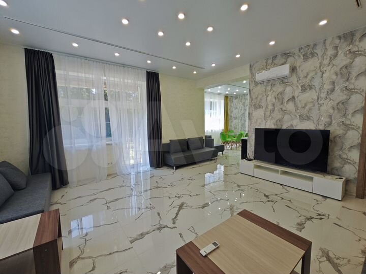 2-к. квартира, 108 м², 1/3 эт.