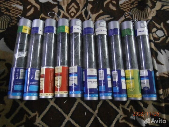 102 наушника для старых телефонов