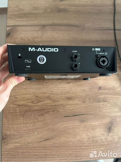 Студийный микрофон и звуковая карта