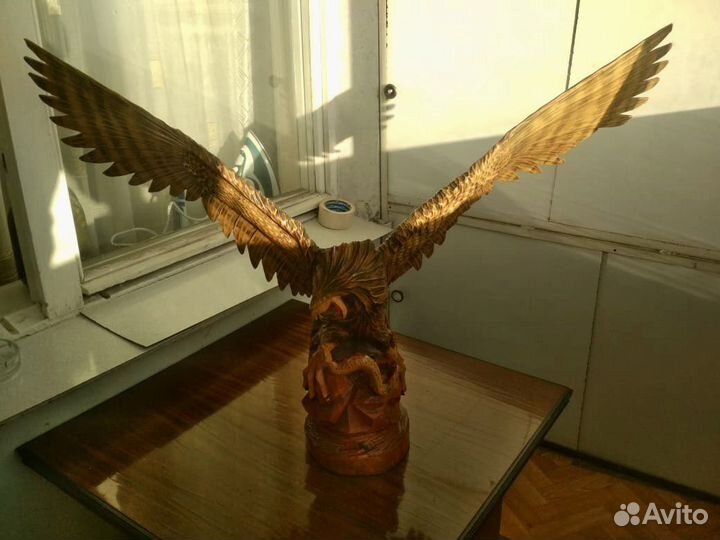 Деревянная статуэтка Орел