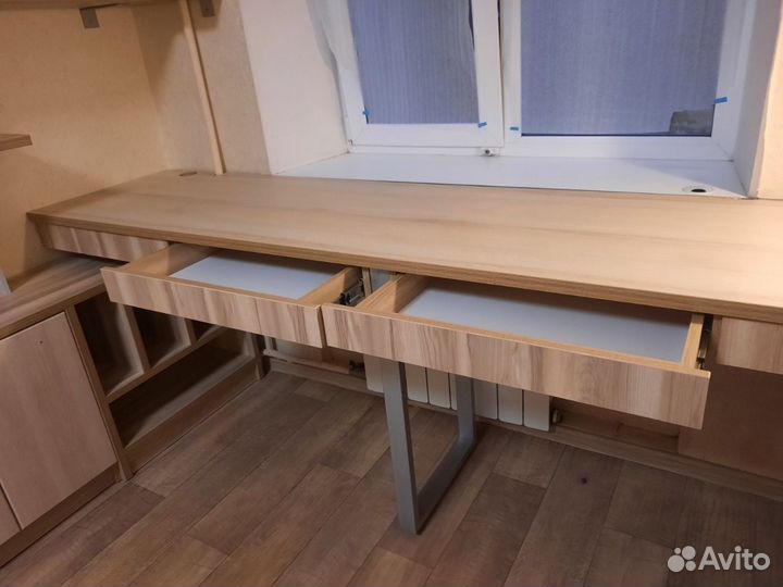 Детская рабочая зона у окна