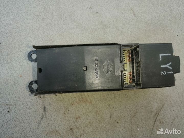 Блок управления стеклоподъемниками Nissan Maxima