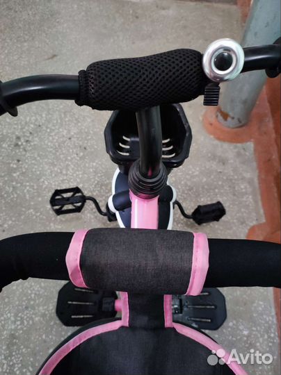 Велосипед трёхколёсный Kiss с родительской ручкой