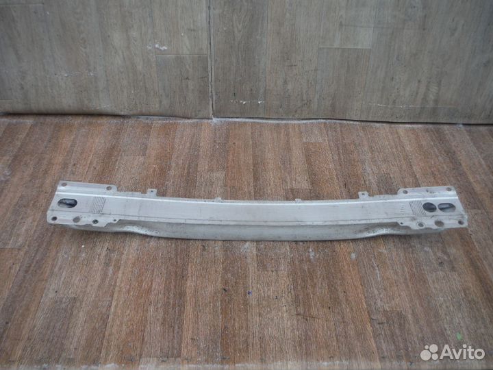 Усилитель переднего бампера Volvo S80 2008