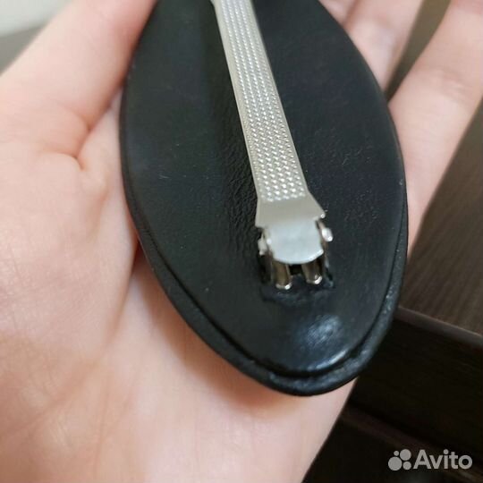 Заколка,ручная работа.Кожа,гематит