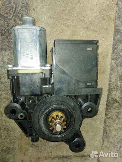 Мотор стеклоподъемника левый Рено Меган 3