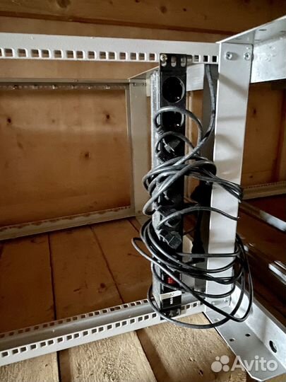 Б/у серверные стойки Zpas