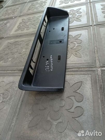 Накладка заднего номера на Toyota Hilux