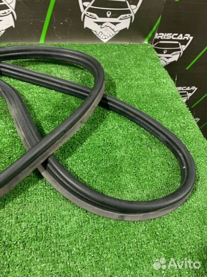 Уплотнитель багажника Mercedes-Benz S-Class W140