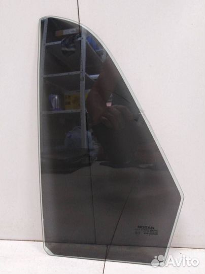 Стекло двери задней левой форточка Nissan Tiida C1