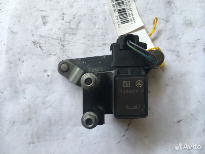 Датчик уровня кузова Mercedes A0105427717