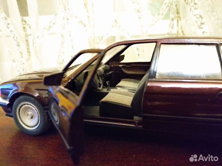 BMW E32 1:24 Германия