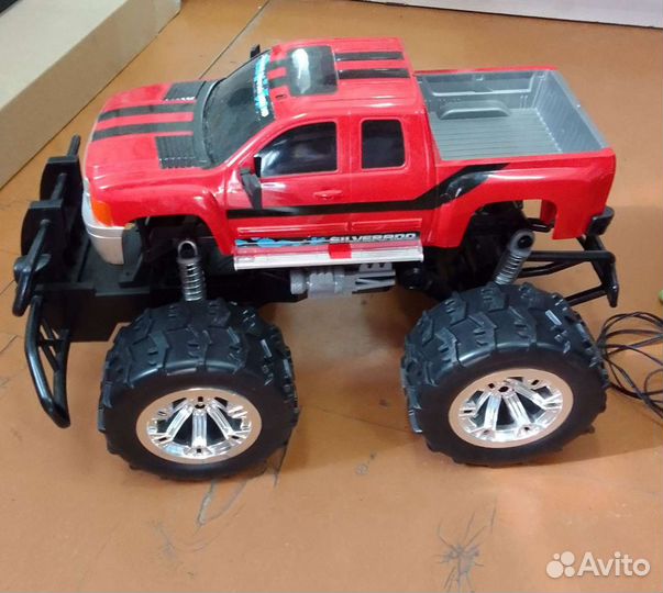 Джип на пульт управлении