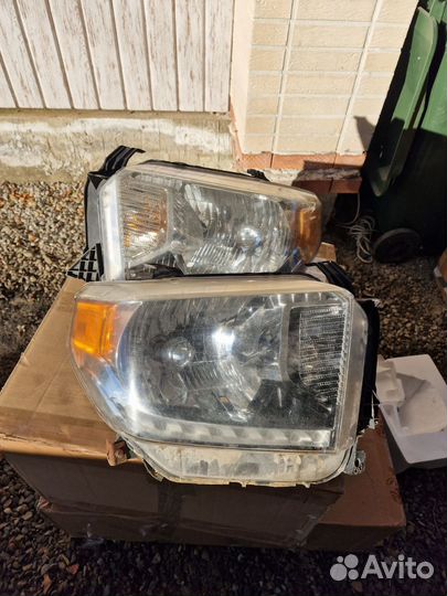 Фары Toyota Tundra 2014