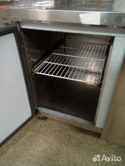 Холодильный стол Tefcold SK6210