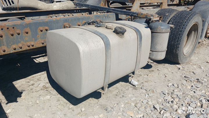 Бак топливный DAF XF 1681824