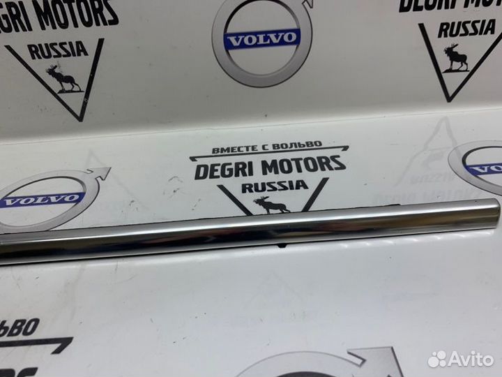 Молдинг стекла передней правой двери Volvo XC70