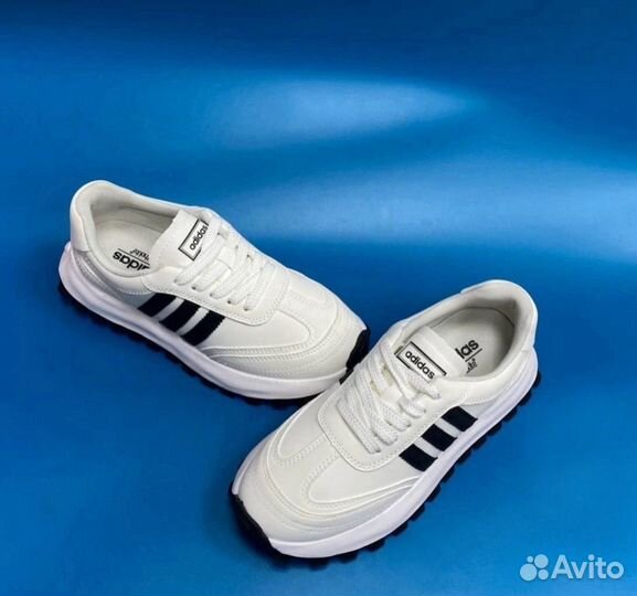 Кроссовки adidas белые