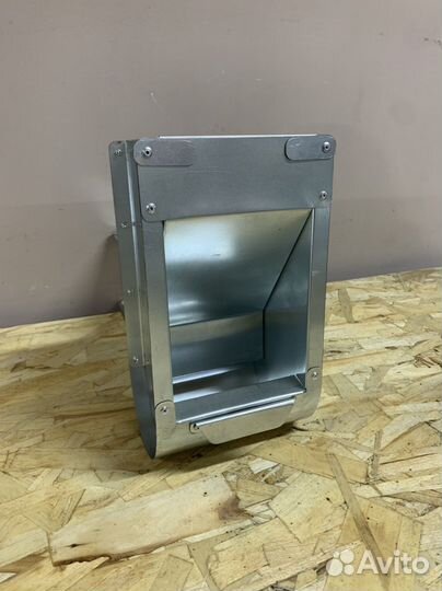 Кормушка бункерная