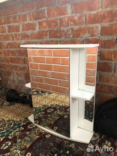 Тумба с зеркалом для ванной