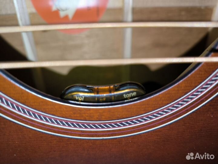 Электроакустическая гитара Norman ST30 с LR Baggs