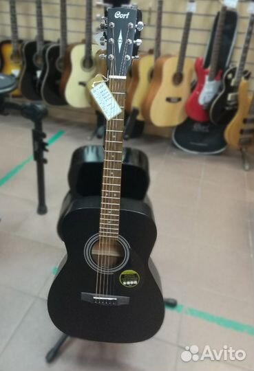 Акустическая гитара с чехлом Cort AF510 W BAG BKS