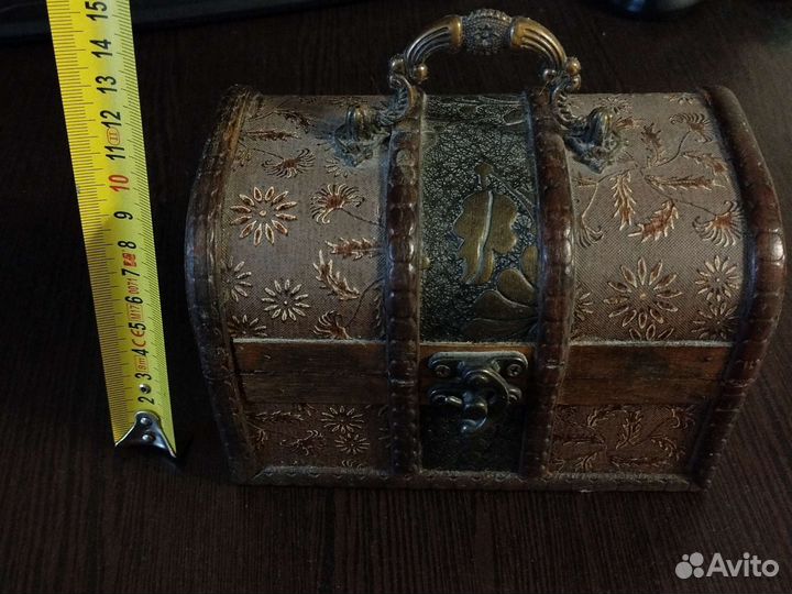Сундук деревянный