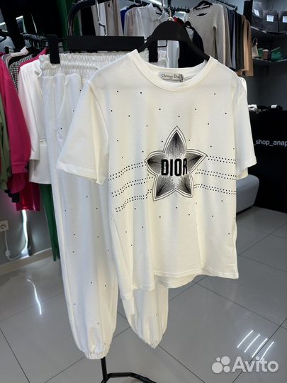 Белый спортивный костюм