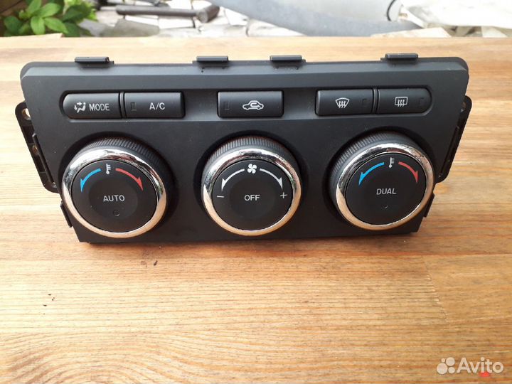 Блок управления климатом Mazda 6GH с2009