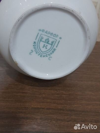 Ваза фарфоровая и из цветного стекла