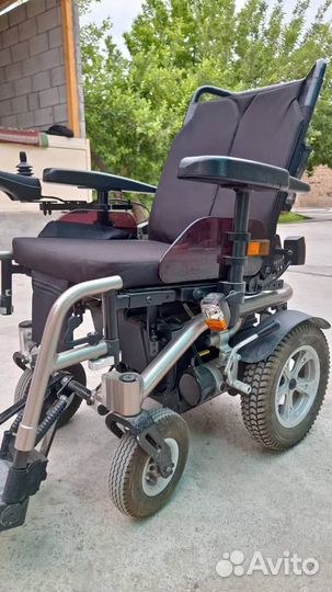 Инвалидная коляска с электроприводом