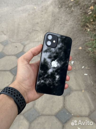 iPhone 12 не вскрывался