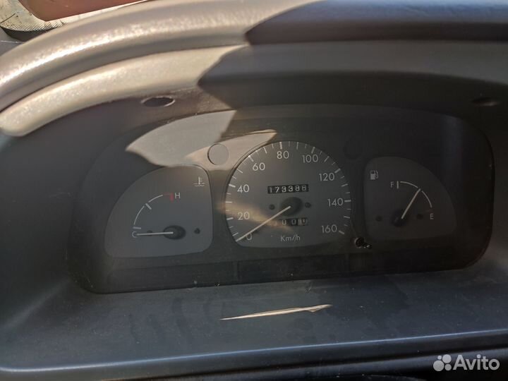 Продам Санг Енг Истана 2002 года на запчасти