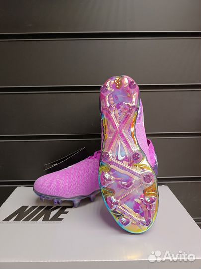 Футбольные бутсы nike phantom