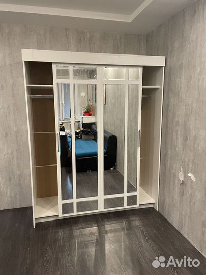 Шкаф-купе с зеркалом белый