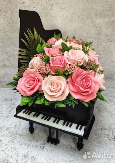 Букет в рояле