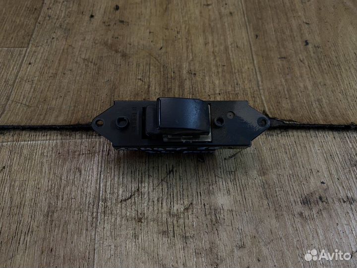 Кнопка стеклоподъемника задняя левая Лансер 10