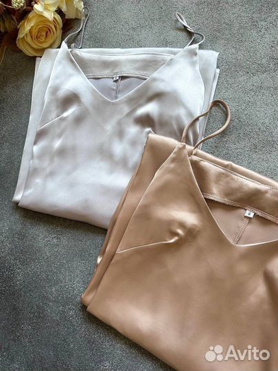 Платье с открытыми плечами длинное