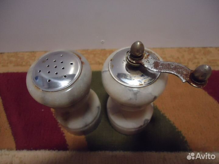 Солонка и перечница мрамор