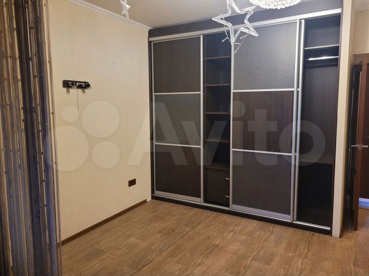 2-к. квартира, 74 м², 8/12 эт.
