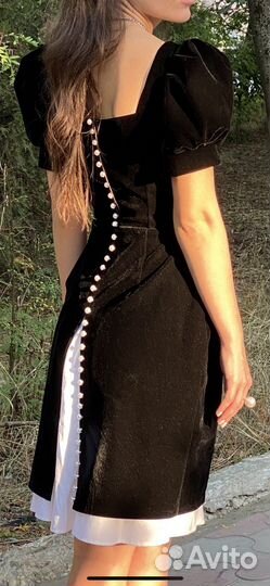 Черное бархатное платье