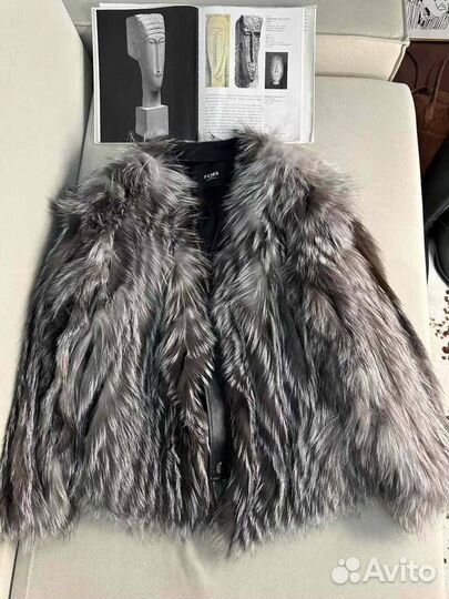 Шуба из меха лисы fendi