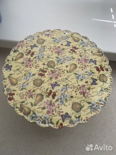 Тортница на ножке