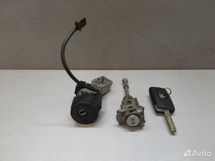 Замок зажигания Peugeot 3008 2012