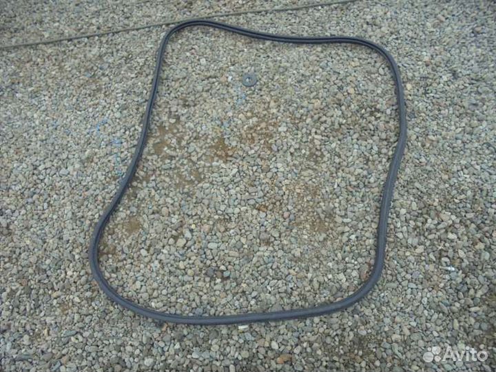 Уплотнительная резинка багажника Toyota Corolla